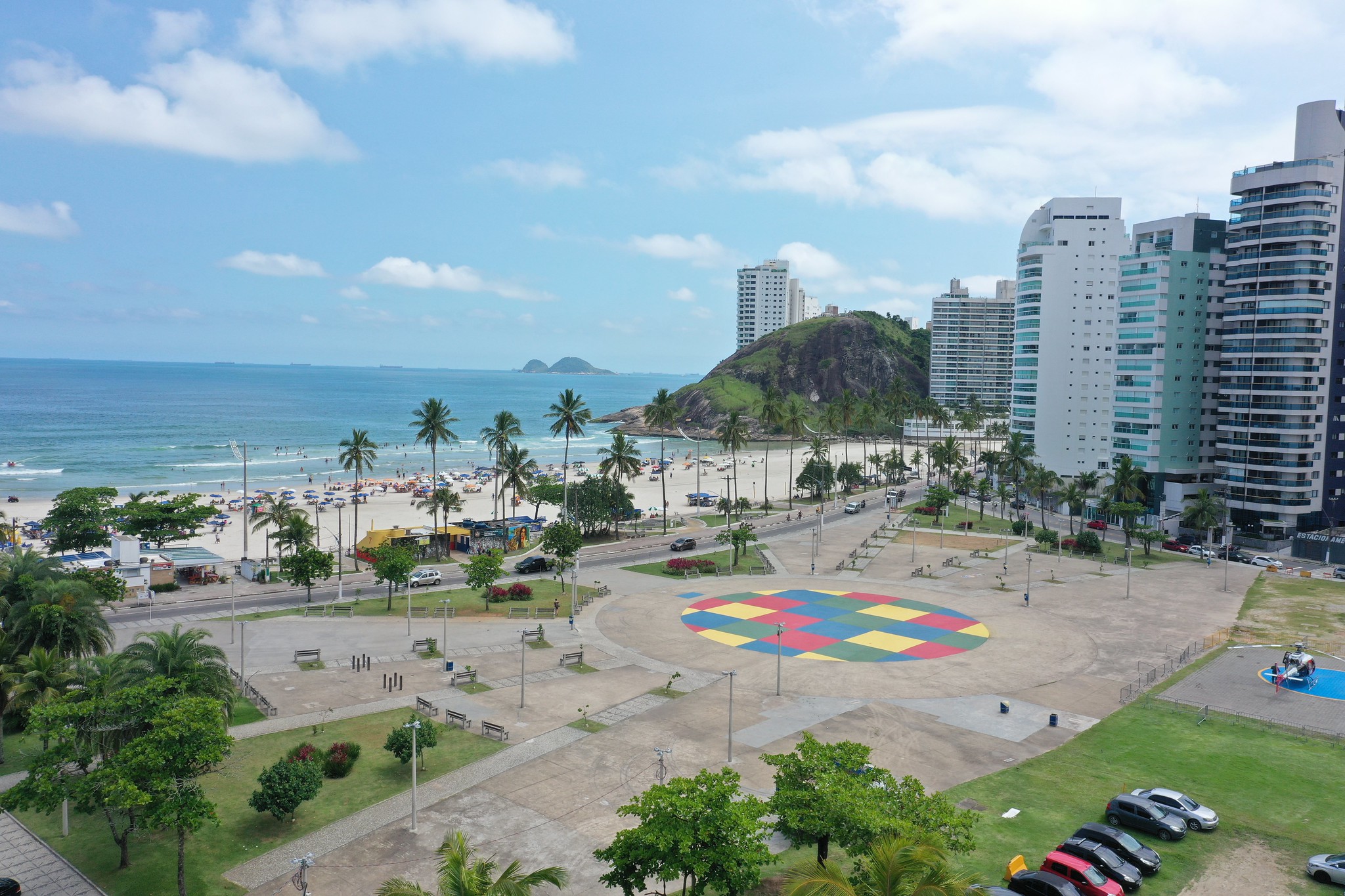 2ª Corrida da APAE em Guarujá reúne 350 atletas na Praia da Enseada e celebra inclusão, esporte e solidariedade