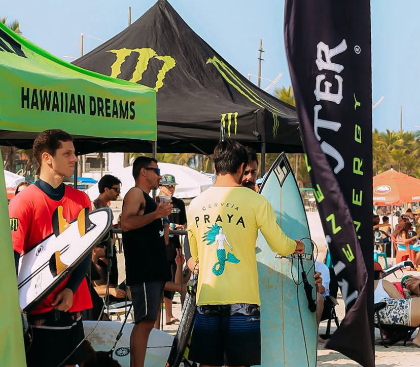 3ª edição do Curvão Surf House movimenta Praia da Enseada em Guarujá com esporte, música e cultura
