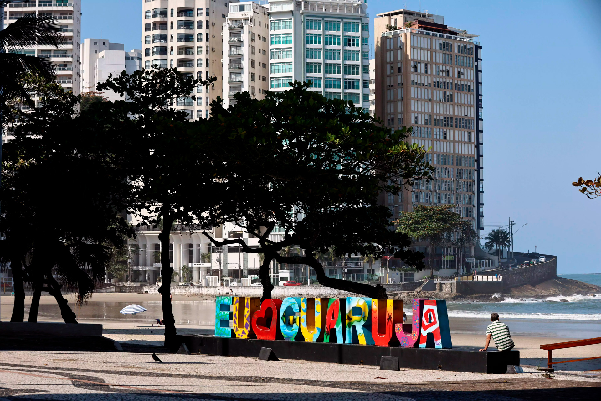 Novas placas de rua em Guarujá terão espaço para publicidade e mensagens de utilidade pública