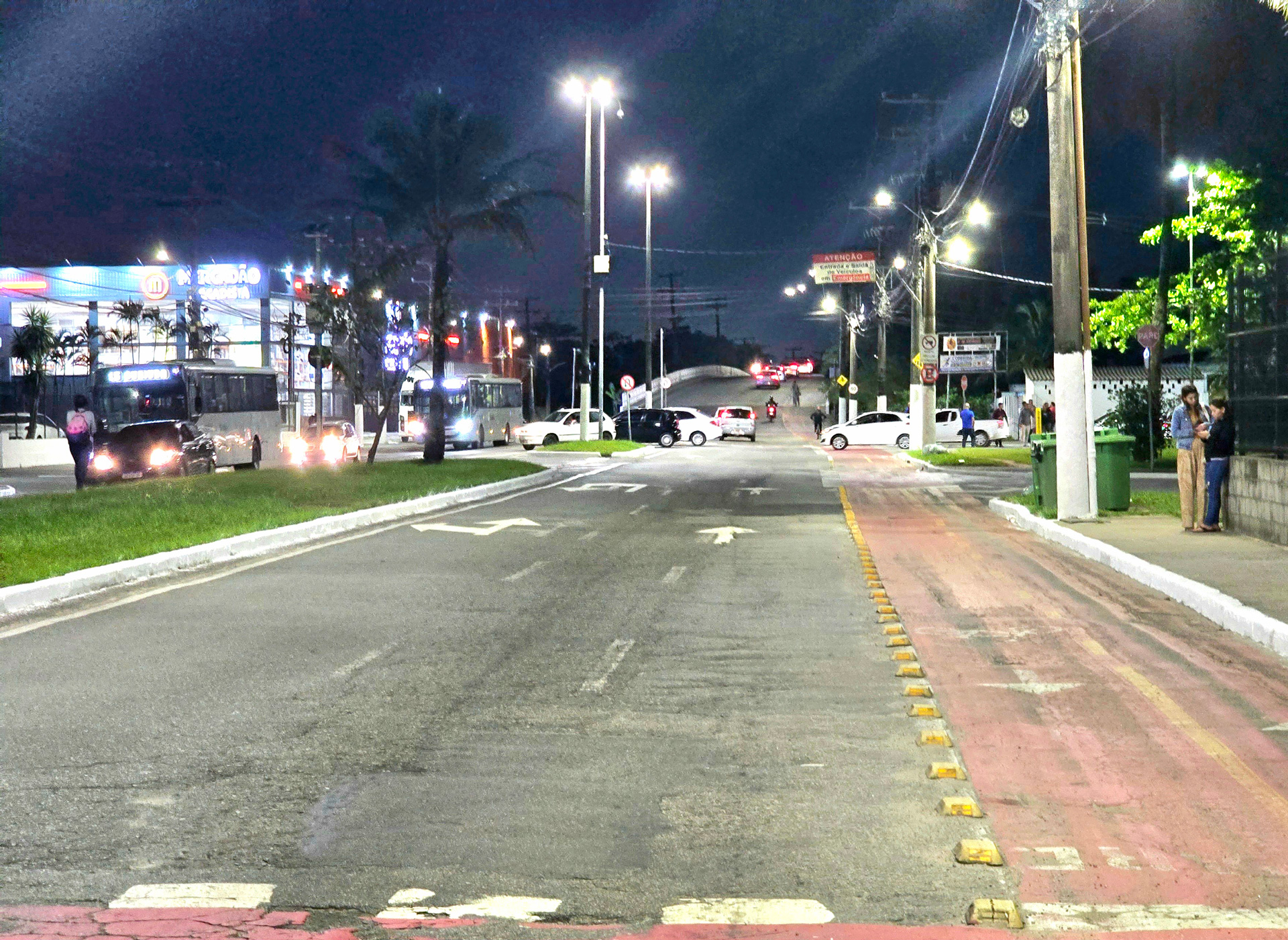 Guarujá inaugura nova iluminação em LED na ciclovia da Avenida Santos Dumont e reforça meta de cidade 100% LED