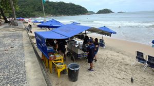 Vigilância Sanitária de Guarujá inicia Operação Verão em carrinhos e quiosques das praias