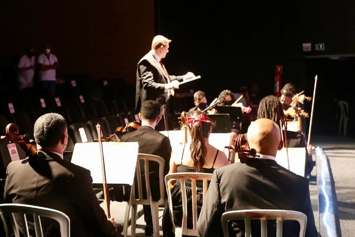 Orquestra de Guarujá Lança Música no Spotify aos 90 Anos