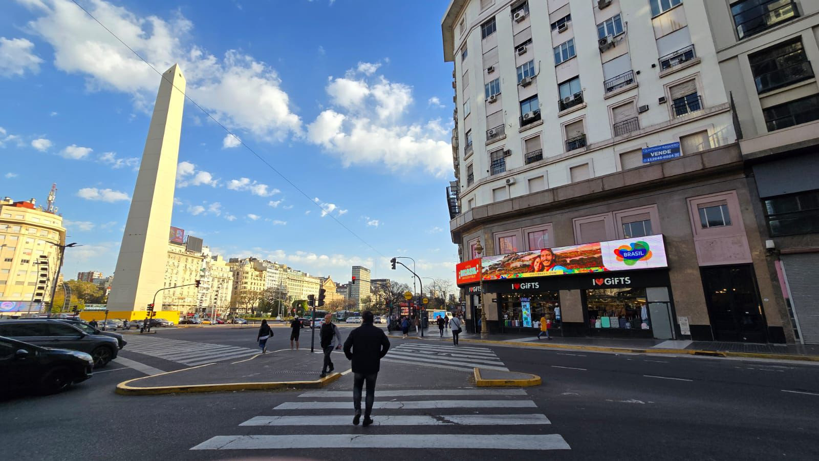 Brasil brilha no obelisco em campanha na Argentina