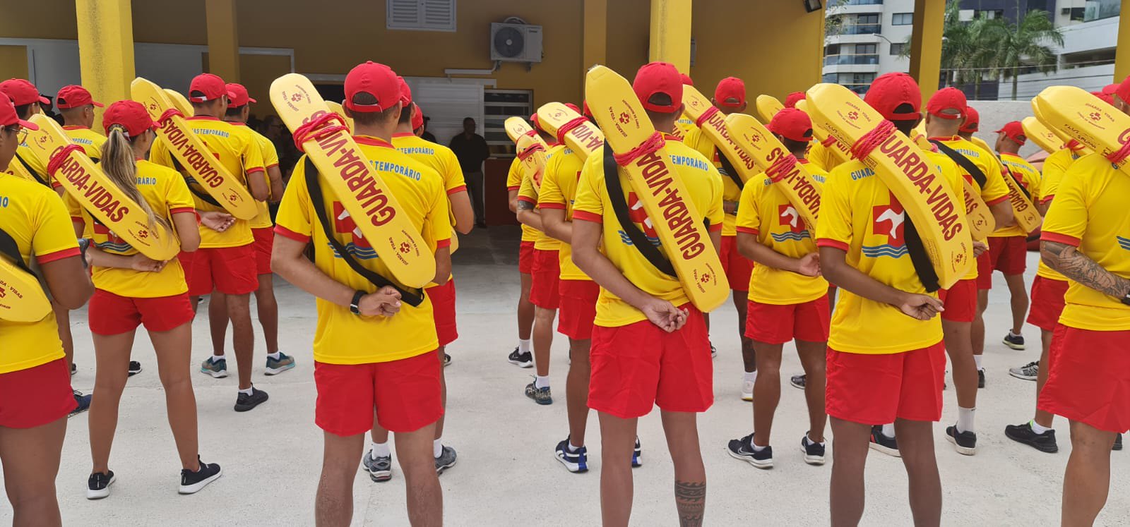 Guarujá Realiza Formatura de 100 Guarda-Vidas